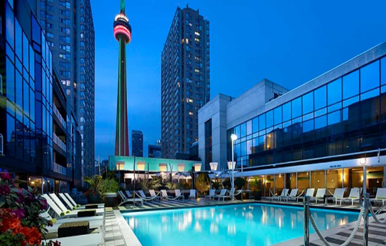 ホテル Radisson Blu Toronto Downtown エクステリア 写真